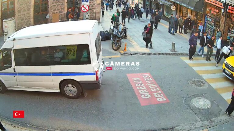 Live Giresun City Centre WebCam Alinca Street, Turkey.