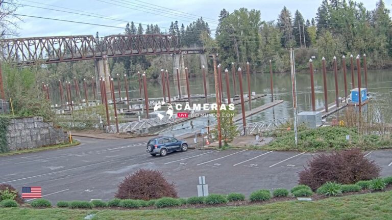 Live Webcam Boones Ferry Marina, Oregon, USA.