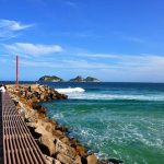 Pier da Praia da Barra da Tijuca no Rio de Janeiro.