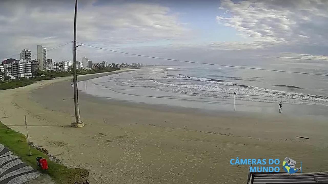 Praia de Caiobá, em Matinhos, Paraná, ao vivo.