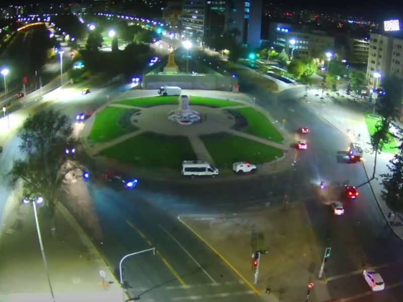 Câmera ao vivo da Praça Baquedano em Santiago, Chile.
