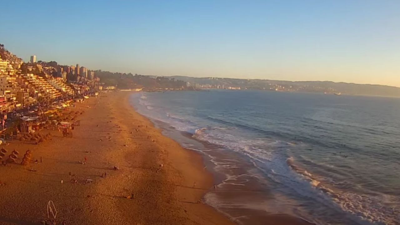 Câmera ao vivo de Reñaca Beach, Viña Del Mar, Chile.