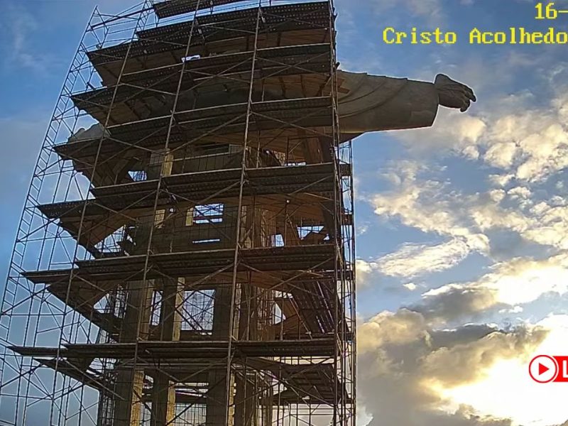 Câmera ao vivo do Cristo Acolhedor na cidade de Sobradinho, RS.