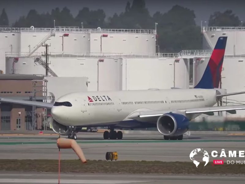 Live Los Angeles International Airport.