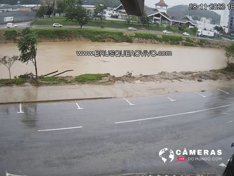 Câmera ao vivo da Avenida Beira Rio na cidade de Brusque, Santa Catarina.