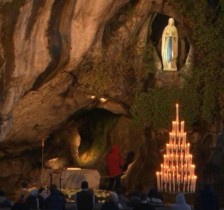 Le Sanctuaire de Lourdes en direct