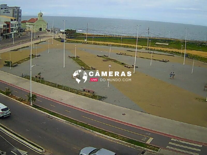 Câmera ao vivo da Praia Central de Marataízes, Espírito Santo.