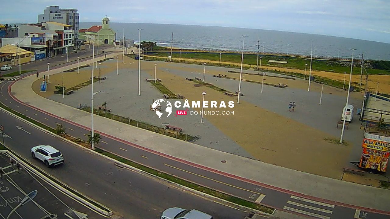 Câmera ao vivo da Praia Central de Marataízes, Espírito Santo.
