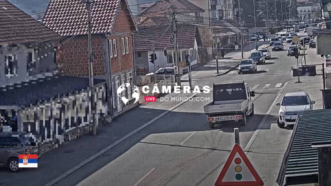 câmera ao vivo no cruzamento das ruas Milorada Jovanovića e Pešterska no distrito de Zlatibor, em Sjenica.