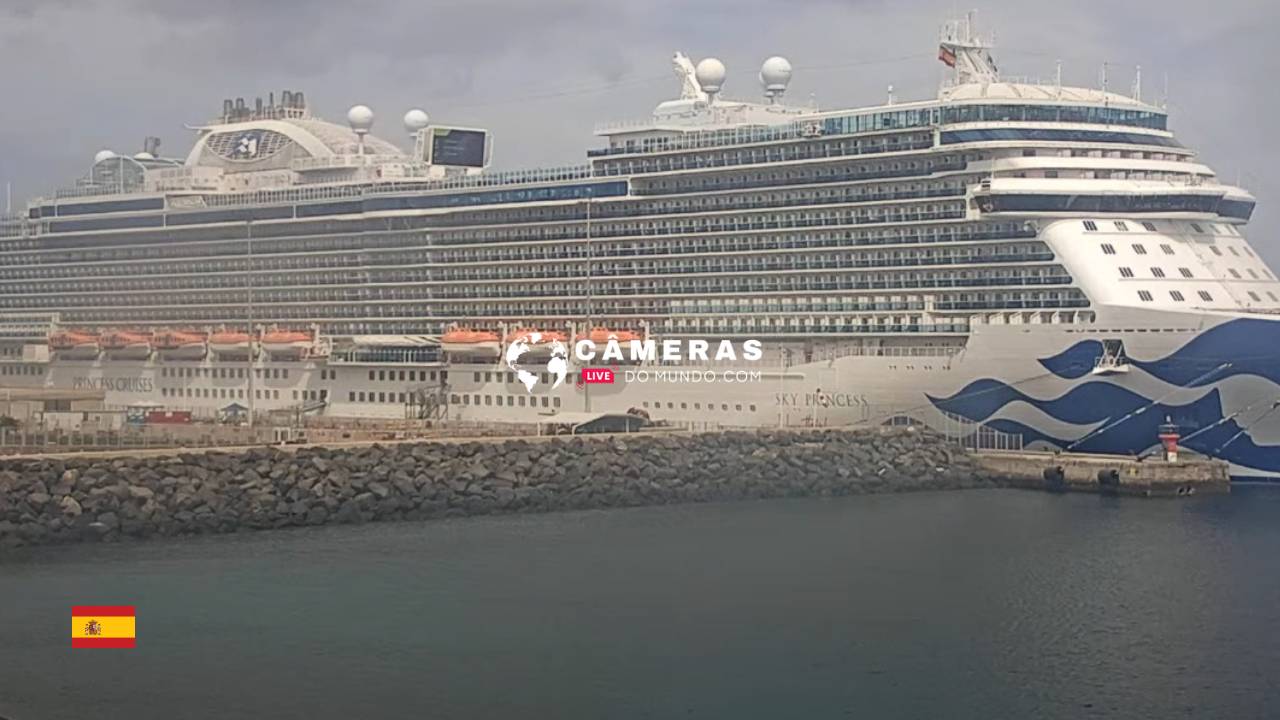 Transmissão ao vivo da doca de cruzeiros da Marina Lanzarote nas Ilhas Canárias na Espanha.