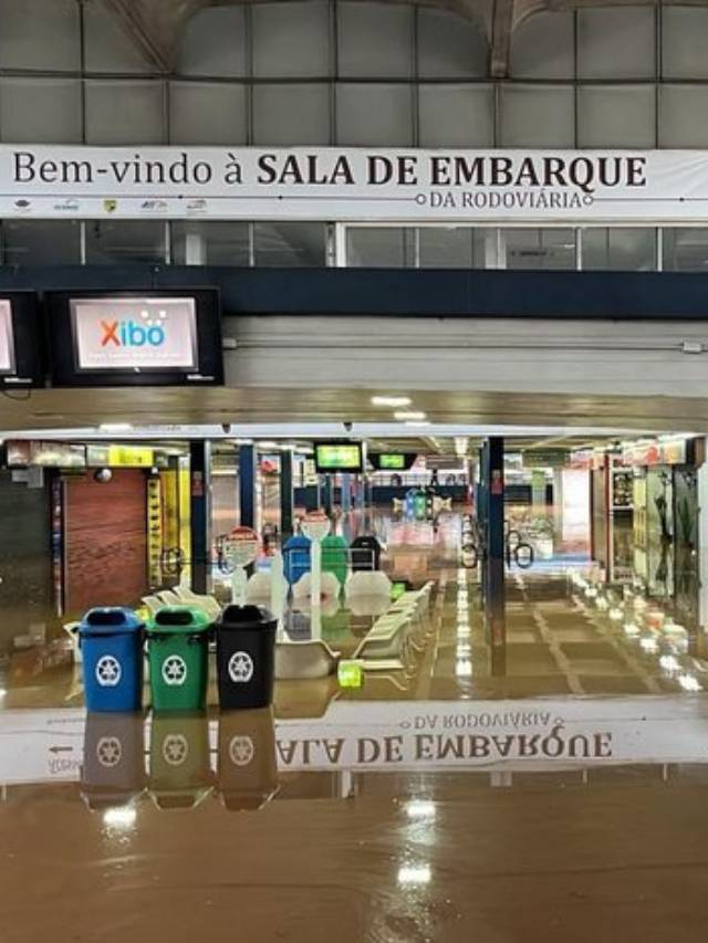 Rodoviária de Porto Alegre é invadida pela água do Guaíba