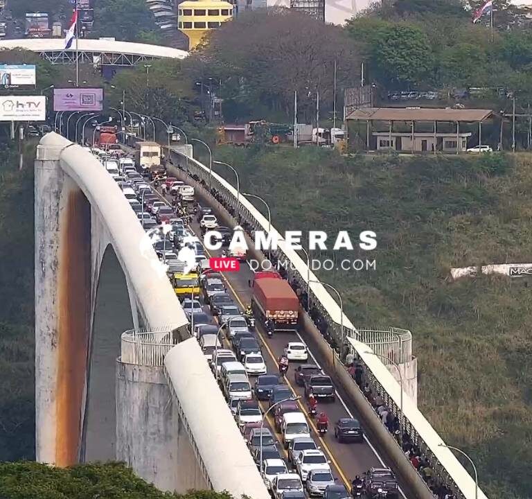 Ponte da Amizade ao vivo