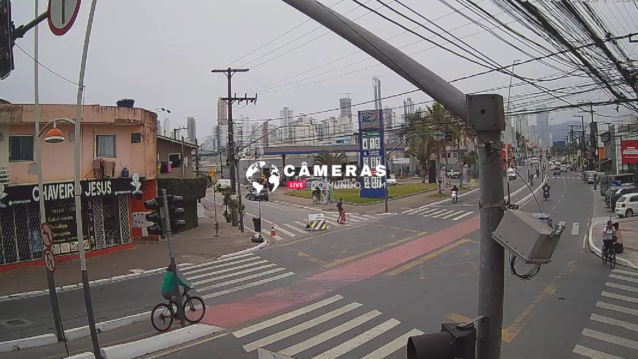 Câmera ao vivo da 5ª Avenida em Balneário Camboriú.